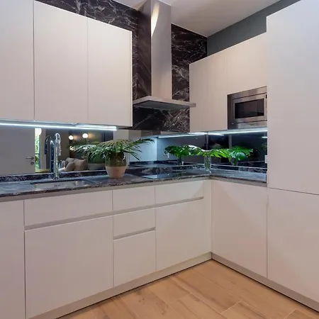 Big 4 In A Centric Parking Included *