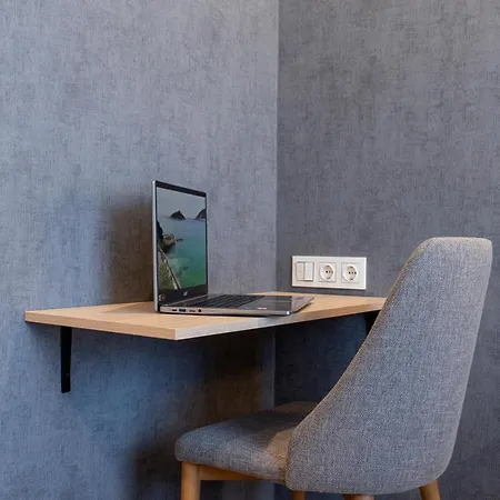 Big 4 In A Centric Parking Included