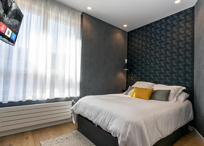 Big 4 In A Centric Parking Included *