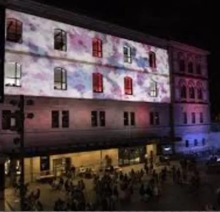 Big 4 In A Centric Parking Included