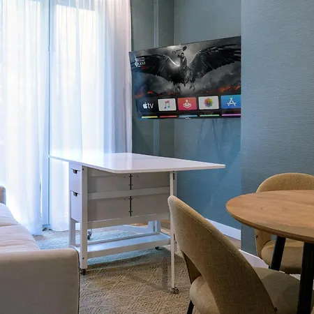 Big 4 In A Centric Parking Included