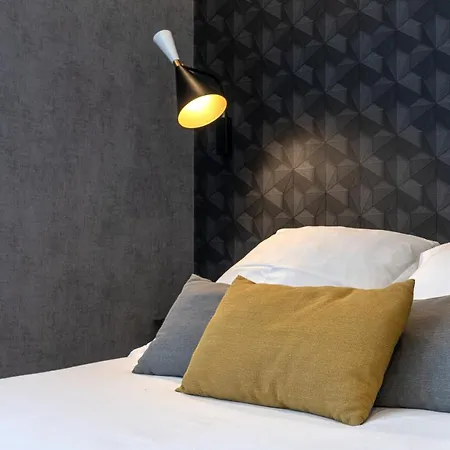 Big 4 In A Centric Parking Included