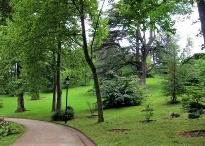 Big 4 In A Centric Parking Included