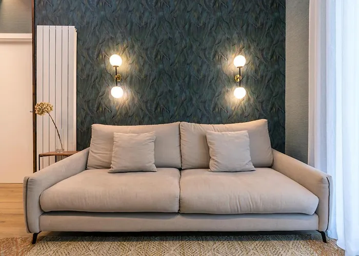 Big 4 In A Centric Parking Included