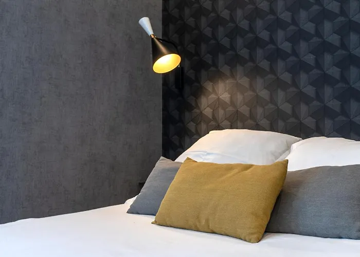 Big 4 In A Centric Parking Included