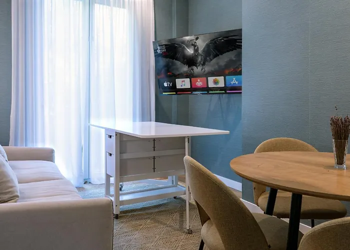 Big 4 In A Centric Parking Included